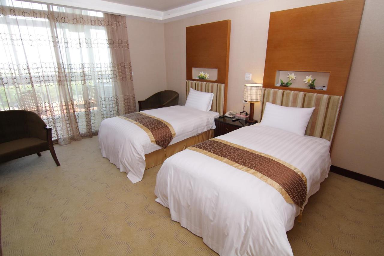 East Coast Sea View Hotel Chenggong Exteriör bild
